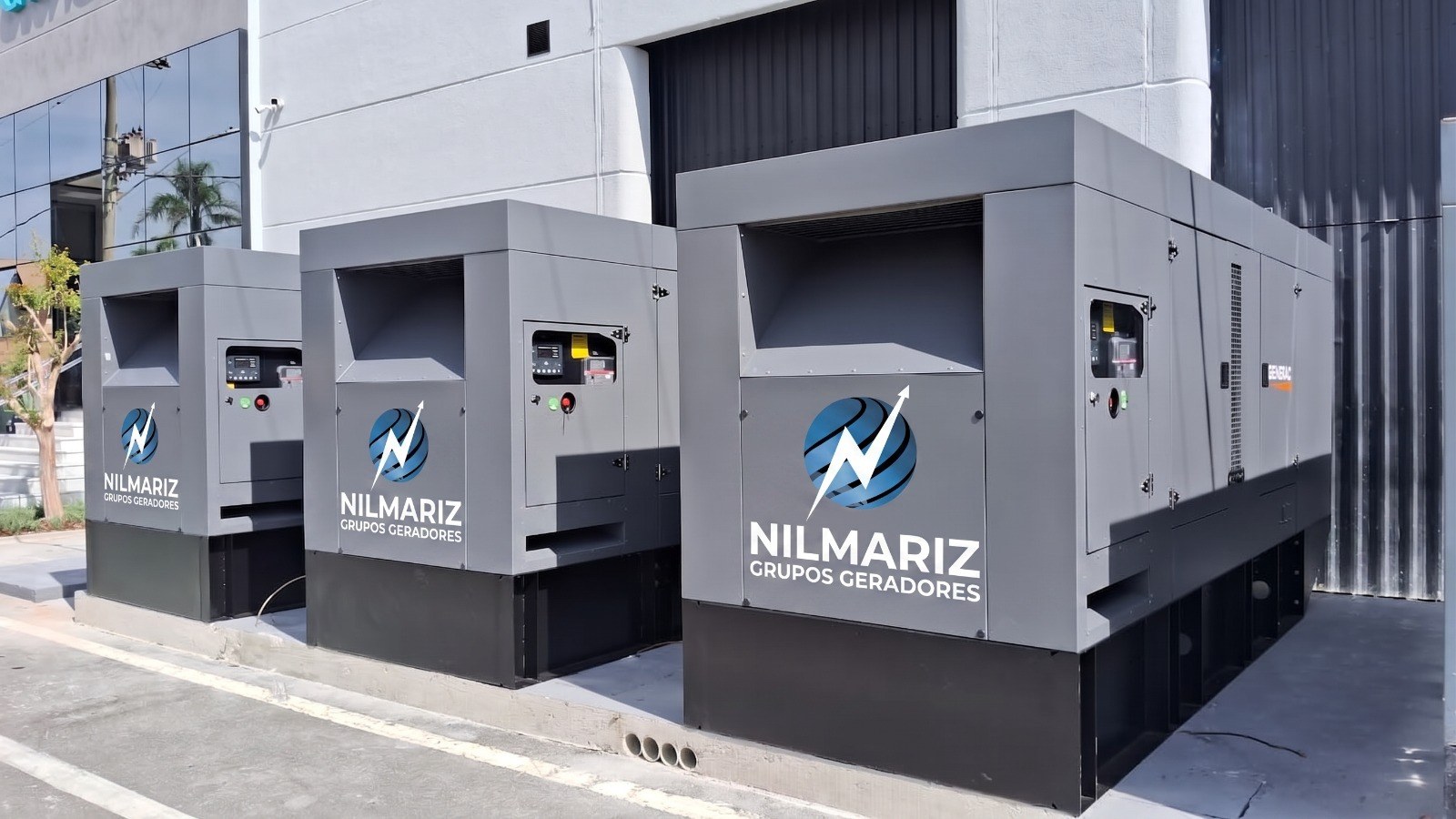 Três geradores Nilmariz instalados em área externa