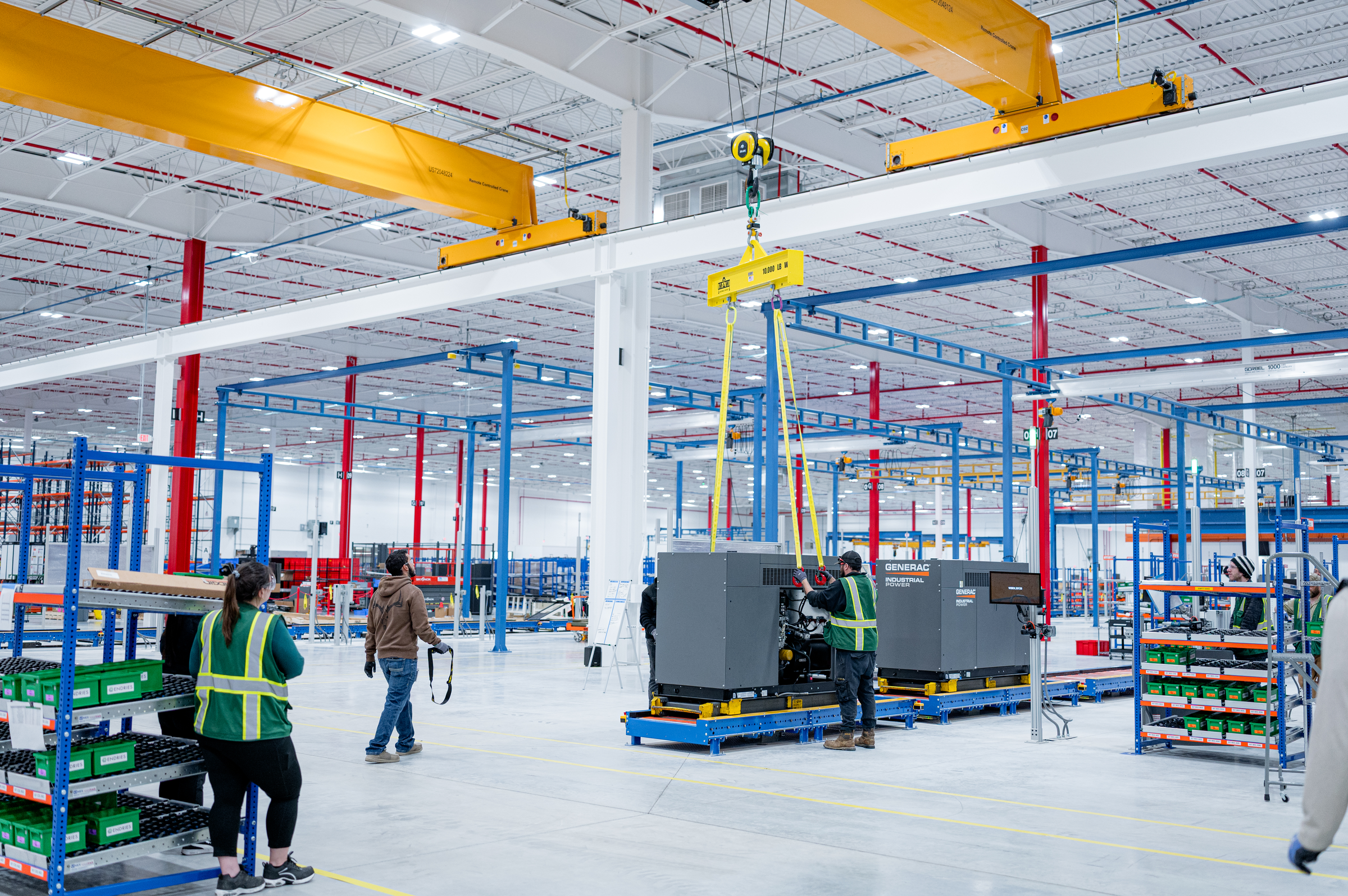 Equipe técnica em ambiente industrial de manutenção
